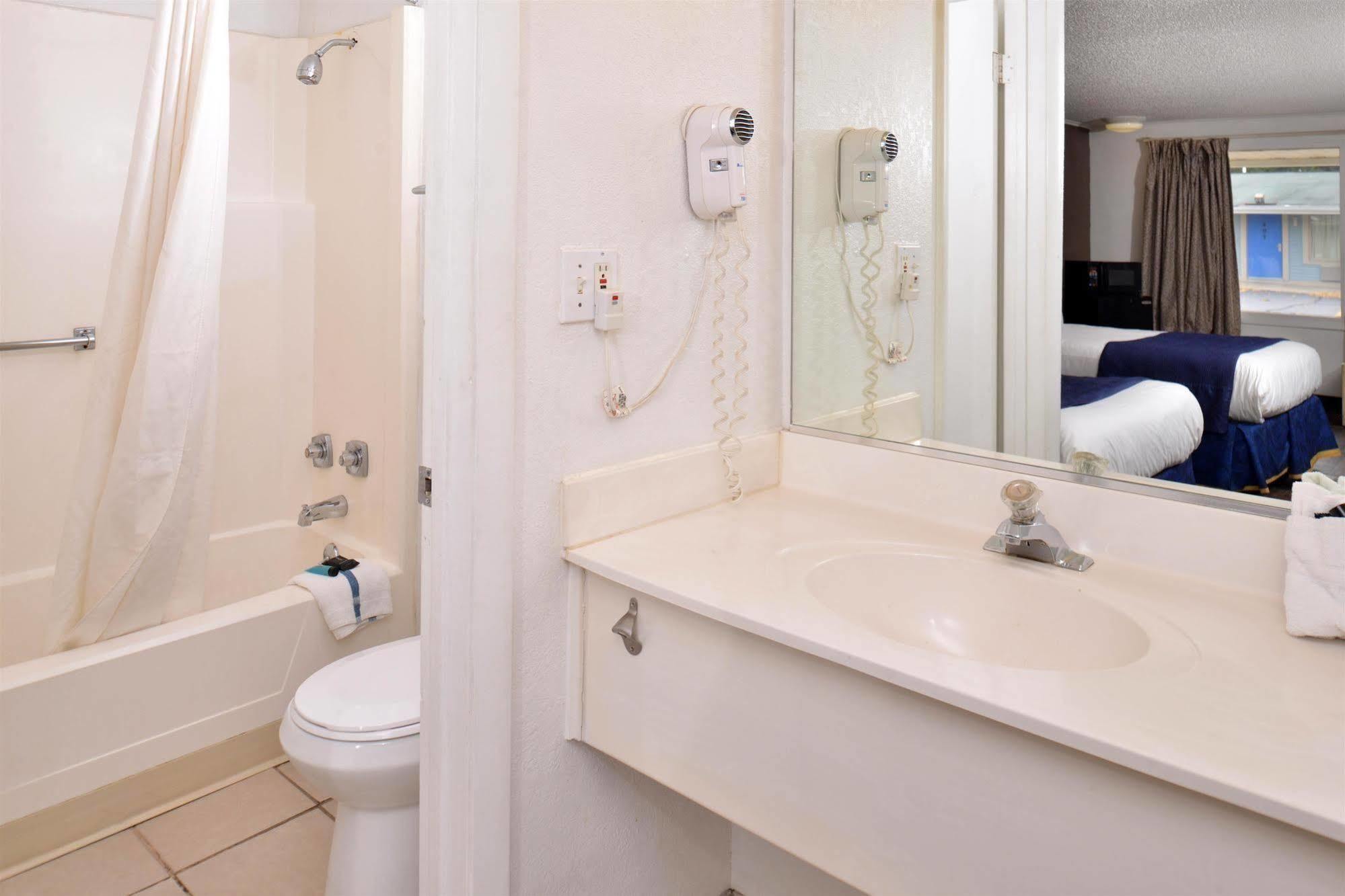 Americas Best Value Inn & Suites Джексон Екстер'єр фото